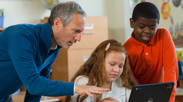 Andrew Zuckerman, CIO, working with students.